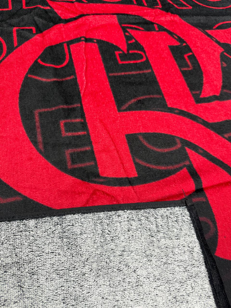 TOALHA ESTAMPADA OFICIAL FLAMENGO ACIMA DE TUDO RUBRO NEGRO