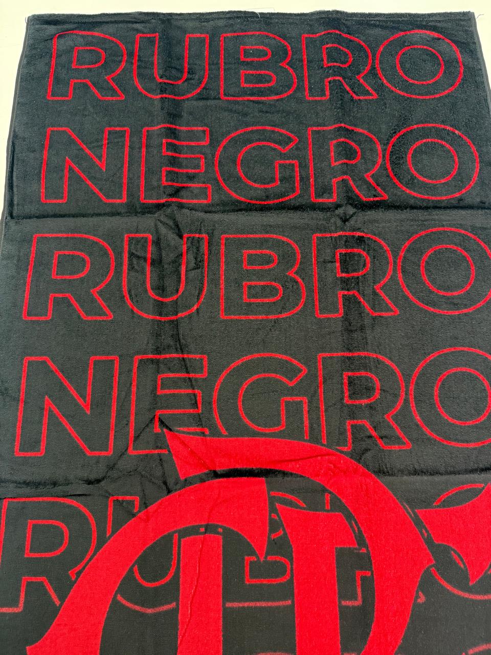 TOALHA ESTAMPADA OFICIAL FLAMENGO ACIMA DE TUDO RUBRO NEGRO